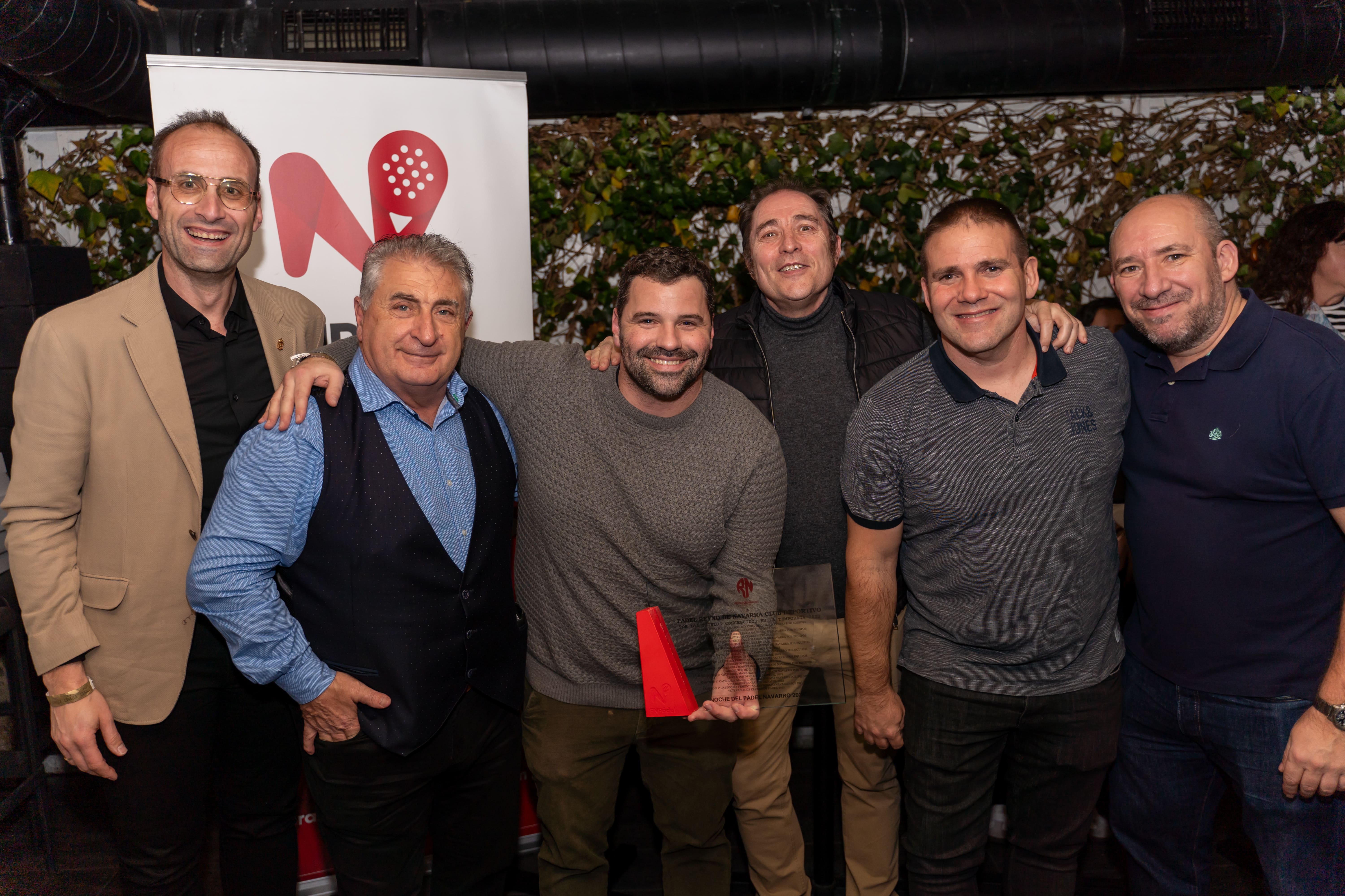 La Federación Navarra de Pádel entregó los galardones y trofeos a los mejores deportistas y clubes navarros de la temporada 2023